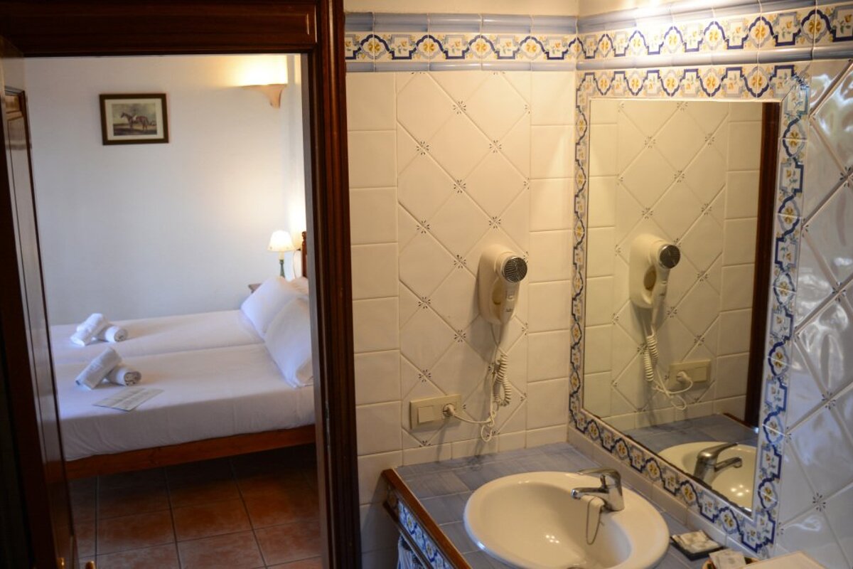 Son Menut Hotel, Mallorca bathroom