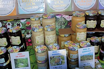 pots of medal winning honey