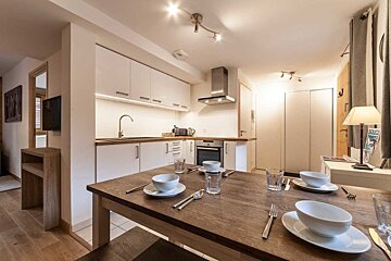 Florimont No.2 Apartment, Morzine dining room