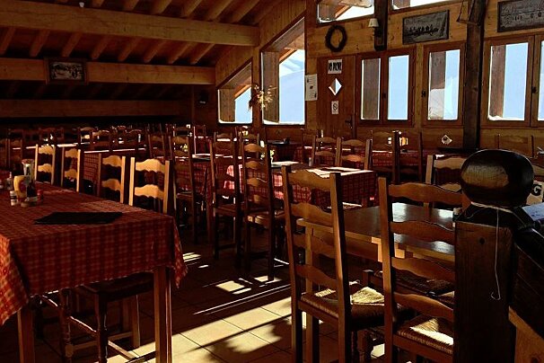 Les Killis Restaurant, Champagny interior