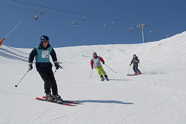 skiers on a piste, chairlift in the sky