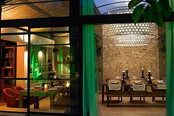 The Giri Cafe Restaurant, San Juan interior