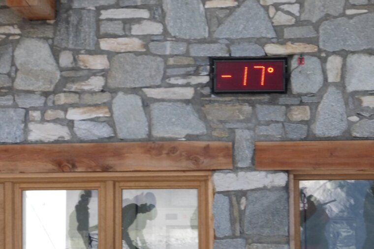 Cold but brilliant skiing, Val d'Isere - Centre