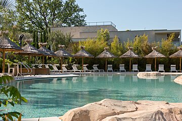 le-lagon-transat-domaine-du-mas-de-pierre-saint-paul-de-vence-scaled.jpg