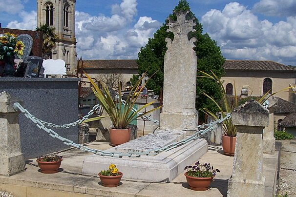 Tomb in Verdelais Bordeaux