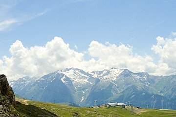 The Mysteries of the Huez