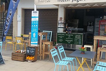 Petit Cafe Frozen Yoghurt
