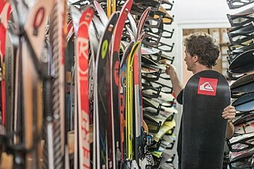 Skimium Tignes Val Claret Ski Hire, Tignes - Val Claret shop interior