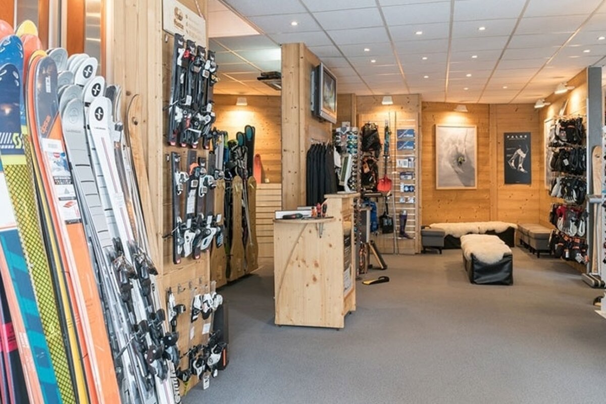 Skimium Tignes Val Claret Ski Hire, Tignes - Val Claret shop interior