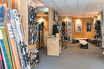 Skimium Tignes Val Claret Ski Hire, Tignes - Val Claret shop interior