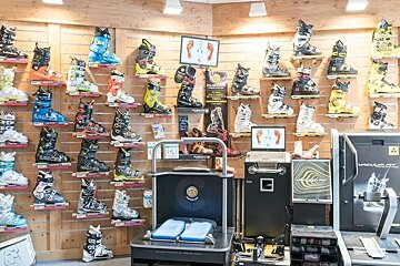 Skimium Tignes Val Claret Ski Hire, Tignes - Val Claret shop interior