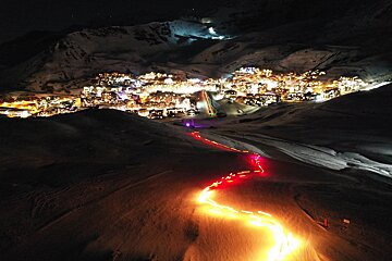 Torchlit descent ski descente aux flambeaux