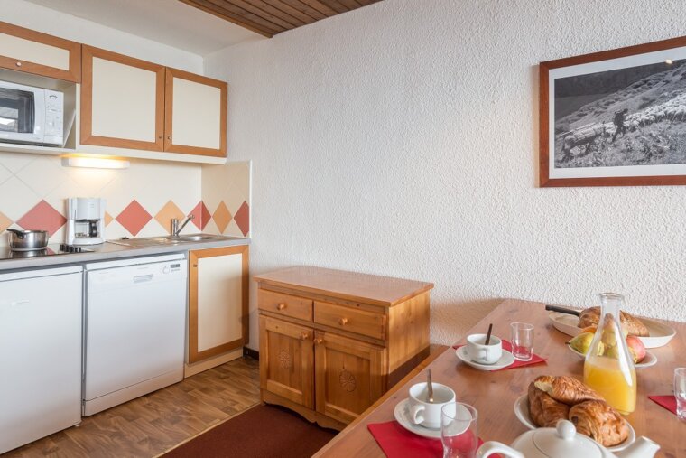 2 bed apartments - Residences Le Schuss Apartment, Val Thorens kitchen