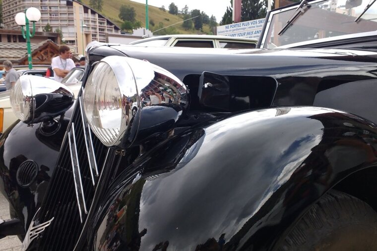 classic cars in 2 alpes Vintage Car Show