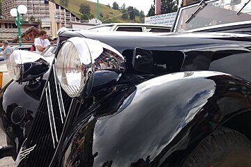 classic cars in 2 alpes Vintage Car Show