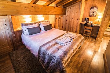 La Ferme de mon Grand-Pere Chalet, Meribel Centre double room