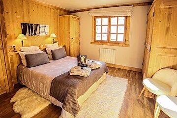 La Ferme de mon Grand-Pere Chalet, Meribel Centre double room
