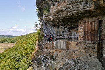 cliff side at maison forte de reignac