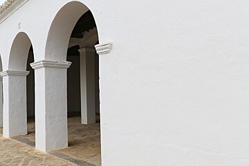 arches of sant mateu church