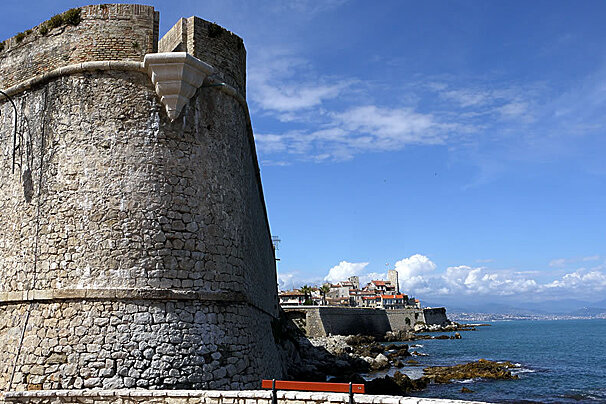 picture of the old walls & fort outside the town