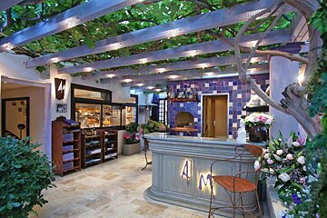 L'Auberge des Maures Restaurant, Saint Tropez interior