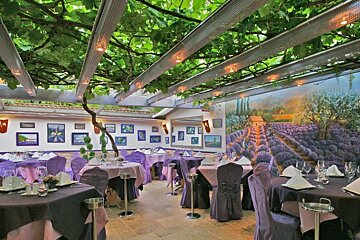 L'Auberge des Maures Restaurant, Saint Tropez interior