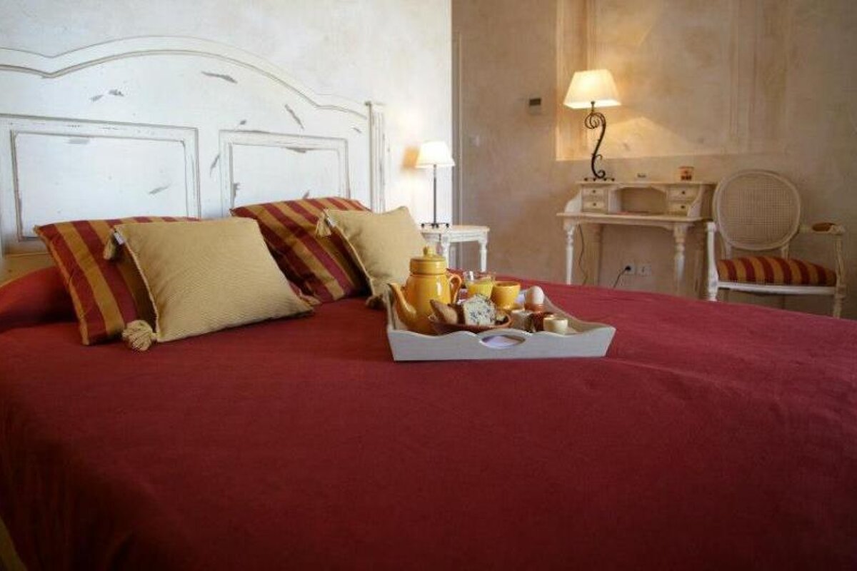 Le Clos de la Glycine Hotel, Roussillon double bedroom