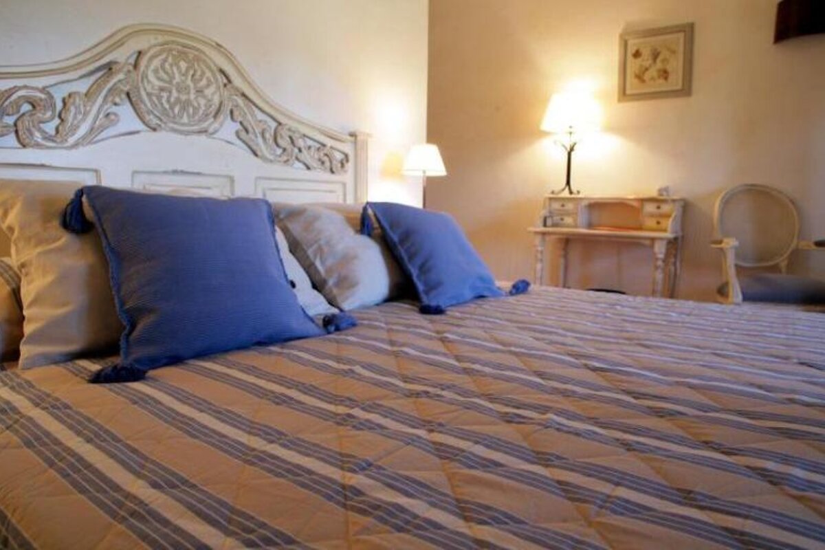 Le Clos de la Glycine Hotel, Roussillon double bedroom