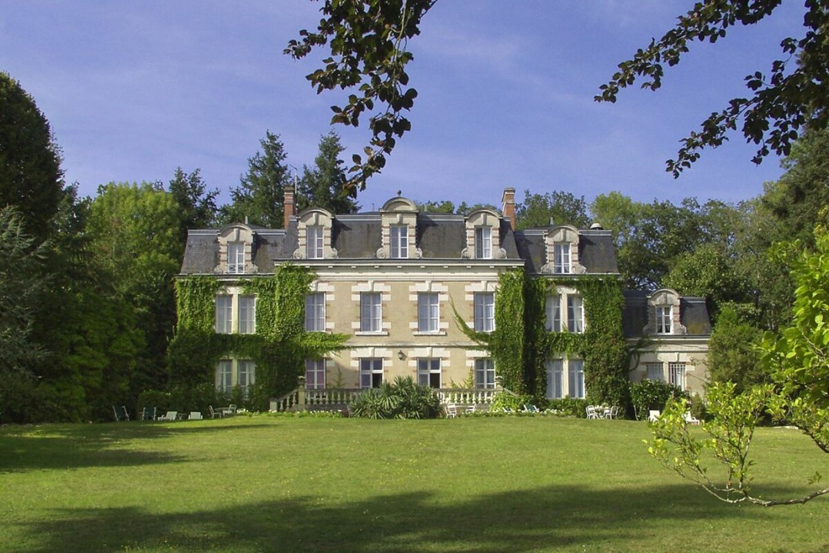 Tertres Chateau, Onzain exterior