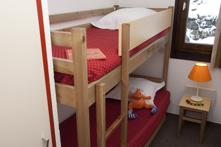 2 bed apartments - Residences Les Combes, Les Menuires twin bedroom