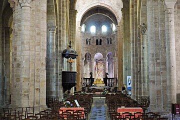 interior of the abbey in beaulieu