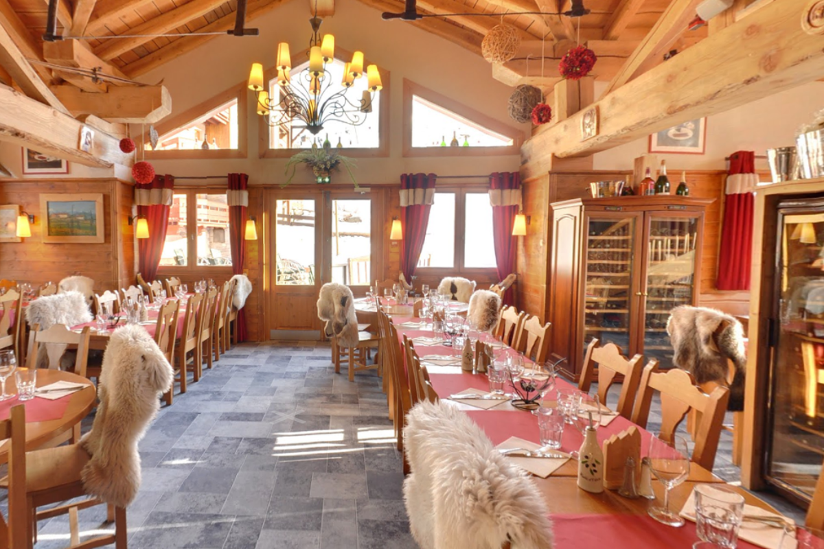 Chalet de Luigi Restaurant, Arc 1950 interior