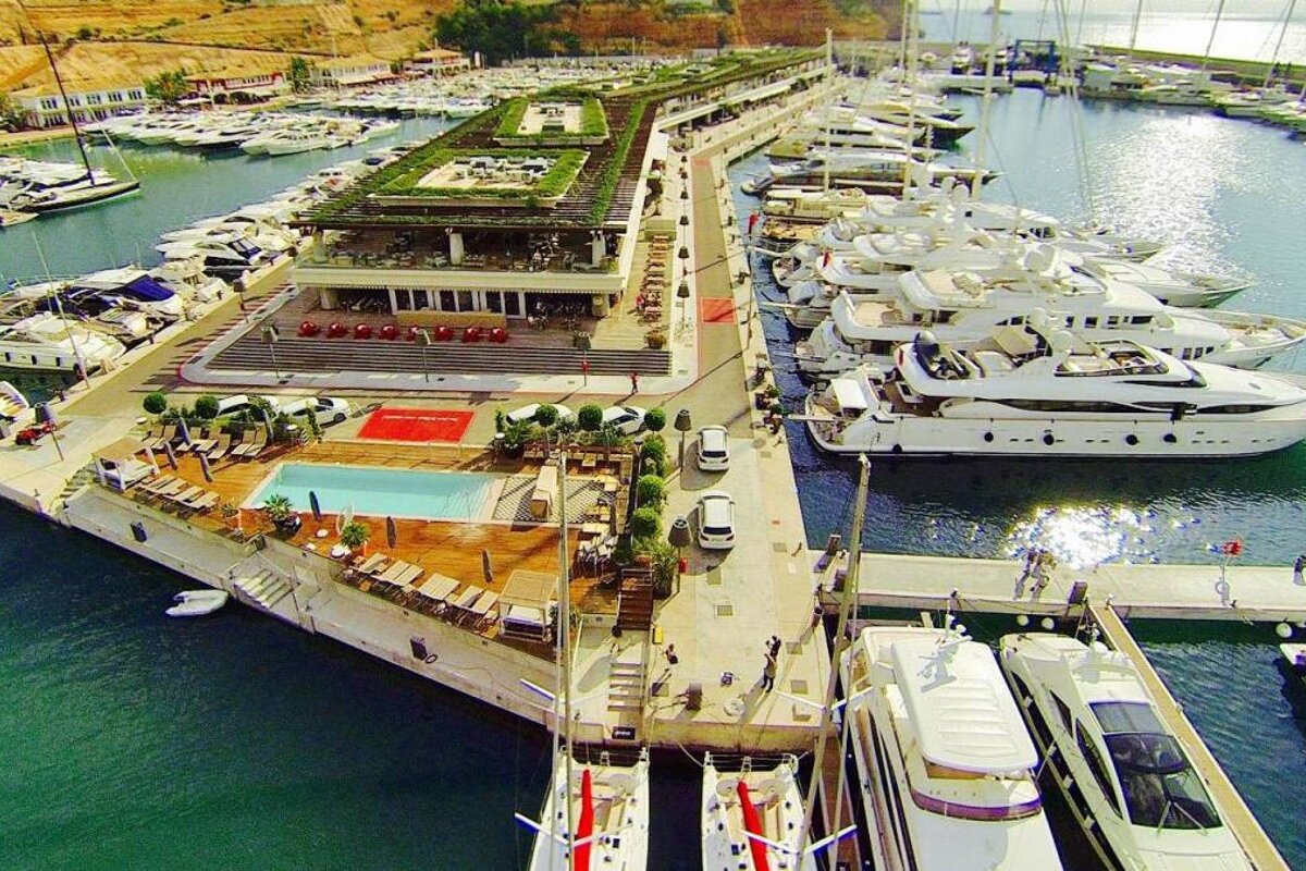 Coast by East Restaurant & Bar, El Toro (Port Adriano) exterior