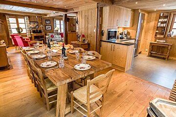 Les Oursons Chalet, La Tania dining area