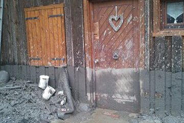 a door with muddy watermarks near les gets
