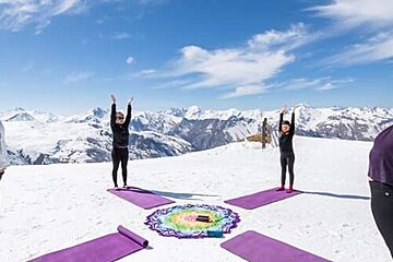 Yoga on the snow in Meribel