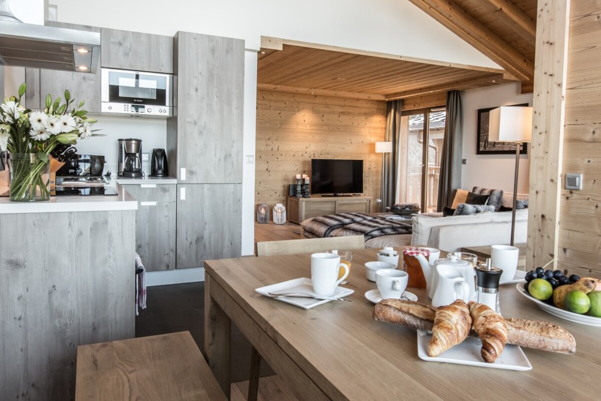 Aspen Lodge A32 Apartment, Courchevel Moriond 1650 dining room 