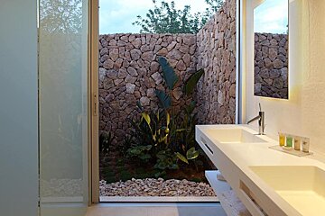 Ca Na Xica Boutique Hotel, San Miguel bathroom