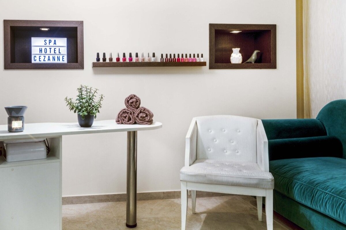 A room with a sign that says spa hotel cezanne