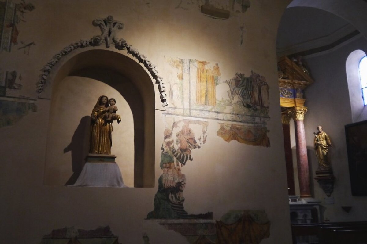 interior frescos in biot