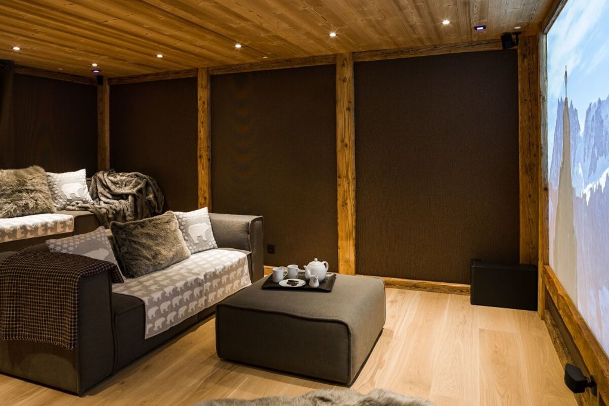 Zenith 2 Chalet, Chamonix - Argentiere cinema room