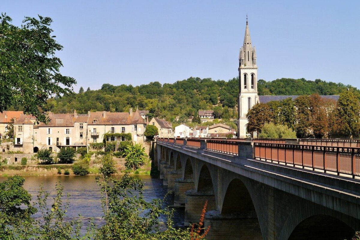 bridge over river dordogne in lalinde