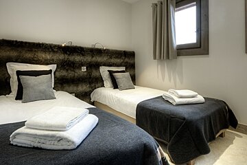 Boulangerie Chalet, Meribel Village twin bedroom
