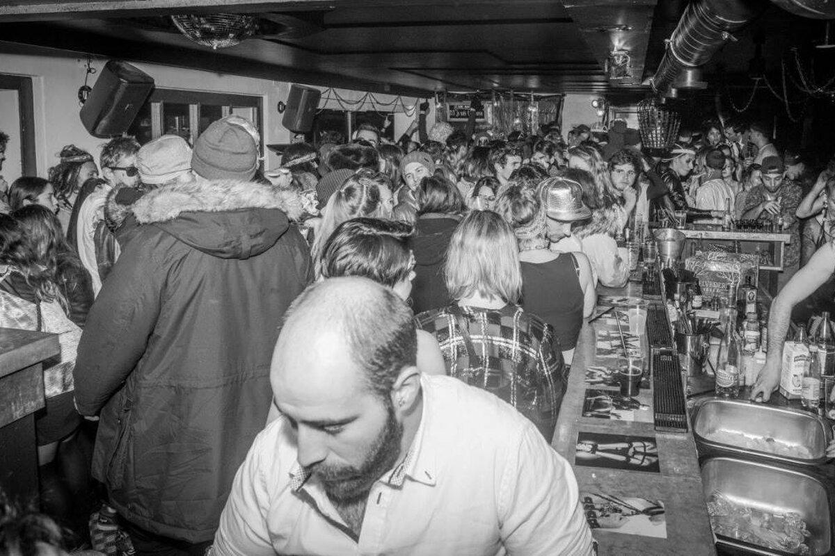 Crock No Name Bar, Verbier interior