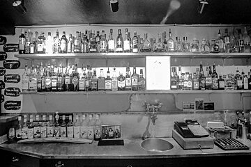 Crock No Name Bar, Verbier interior