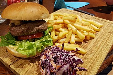 Kitsch Inn Bar & Restaurant, Les Houches style of cuisine