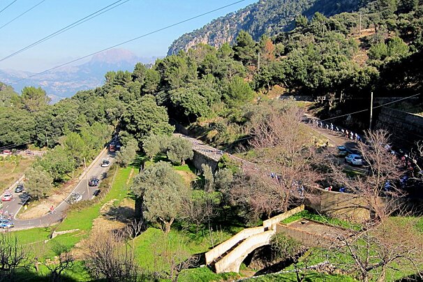 bends on the coll de soller during a cycling race