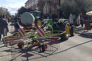 tractors & machinery in the streets of Son Ferriol Palma