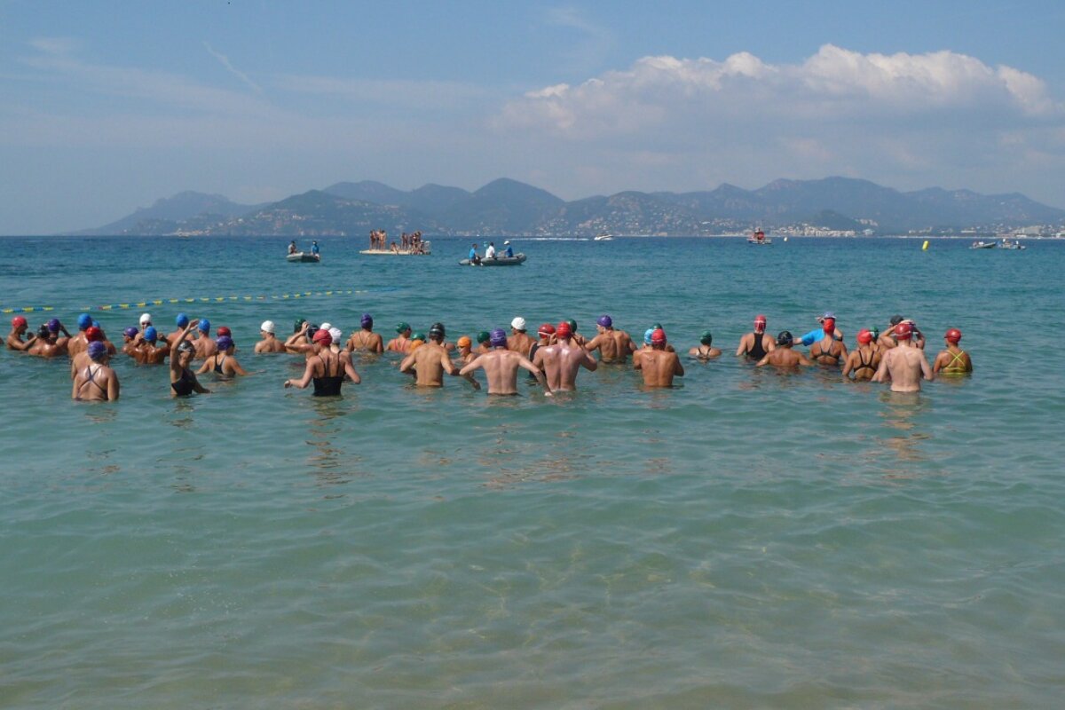 Swim Between the Lerins Islands, Cannes
