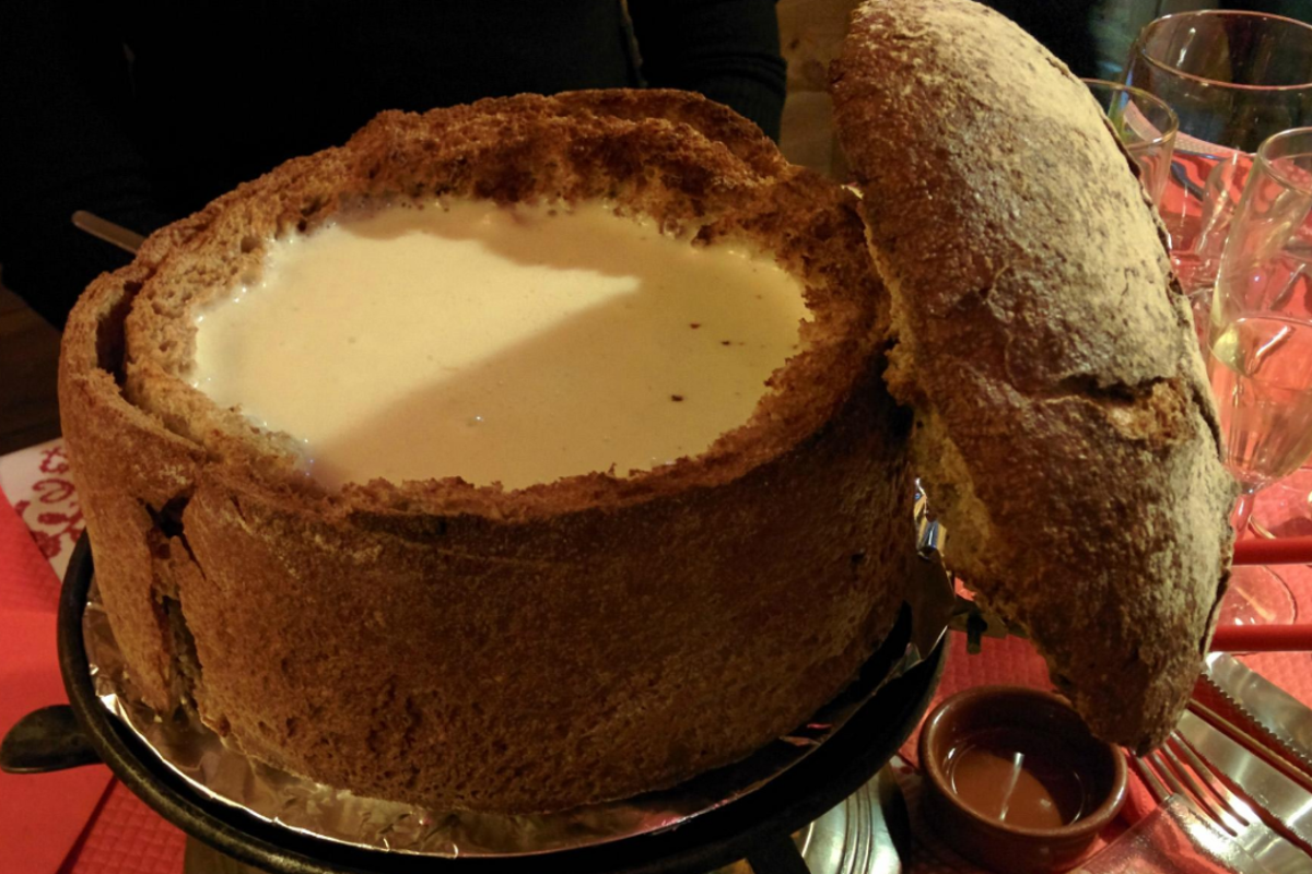 Chez Clarisse Restaurant, Arc 1800 style of cuisine